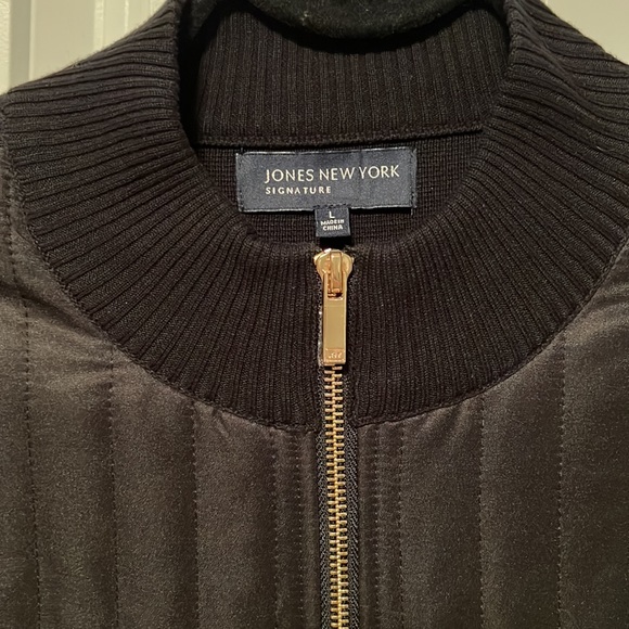 JONES NEW YORK Jacket. Has draw string waist to cinch. Gold details. Size Large. - Picture 2 of 6
